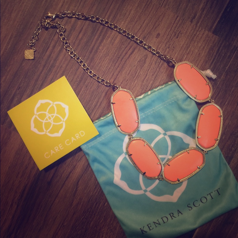 Kendra Scott Valencia in coral